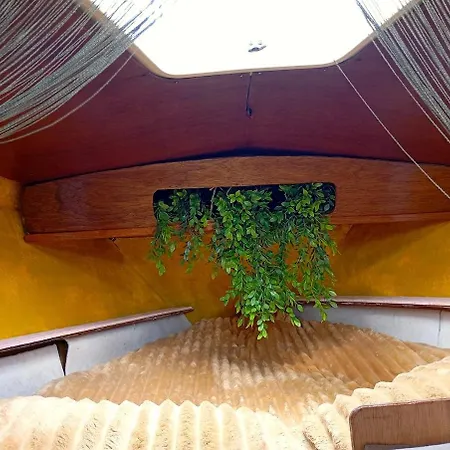 Romantic Sailboat Retreat For 2 Bådhotel