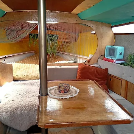 Romantic Sailboat Retreat For 2