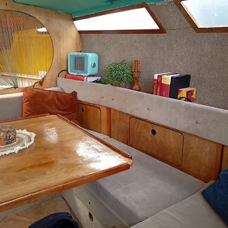 船屋 Romantic Sailboat Retreat For 2